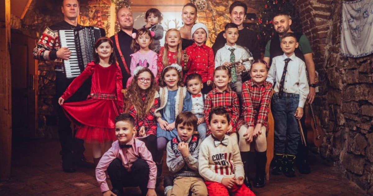 Ľudovo - popová kapela Koňare predstavuje hudobný darček "Vianočné oblátky"