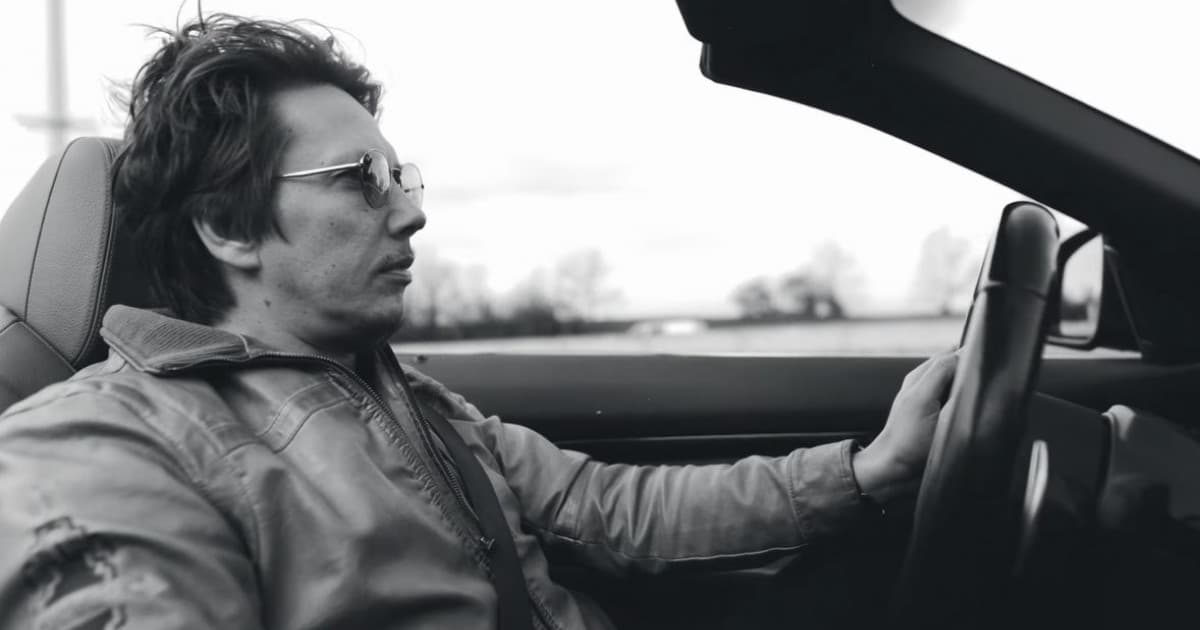 Peter Cmorik vydal novú pesničku s názvom „To boli časy“