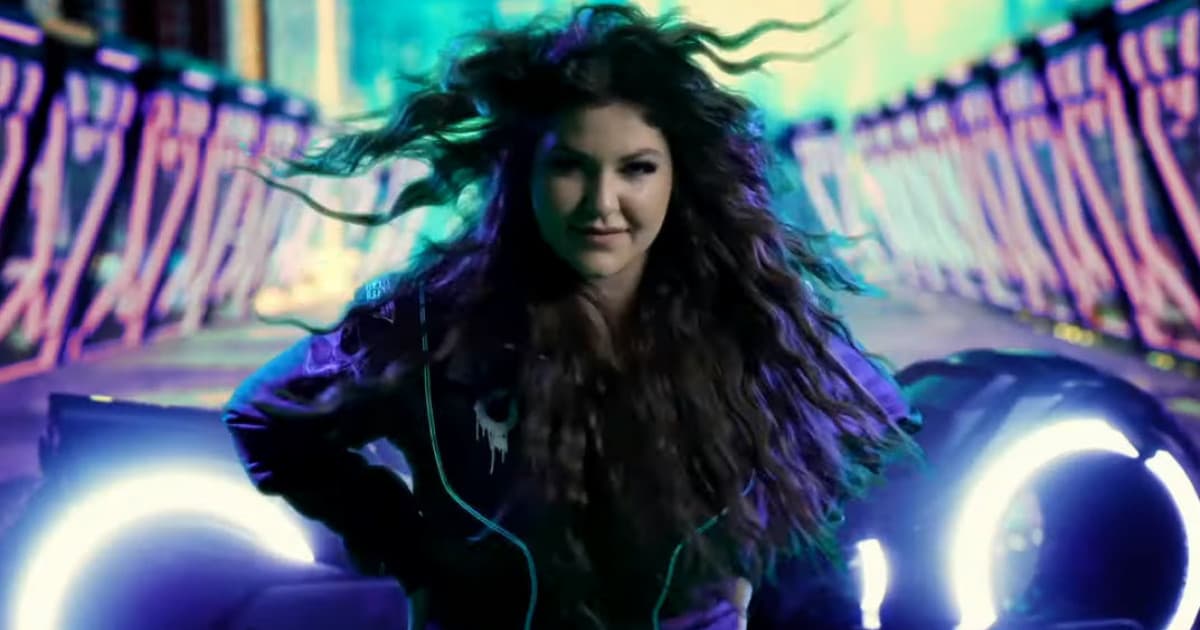 Celeste Buckingham predstavila klip k novinke „Drive“