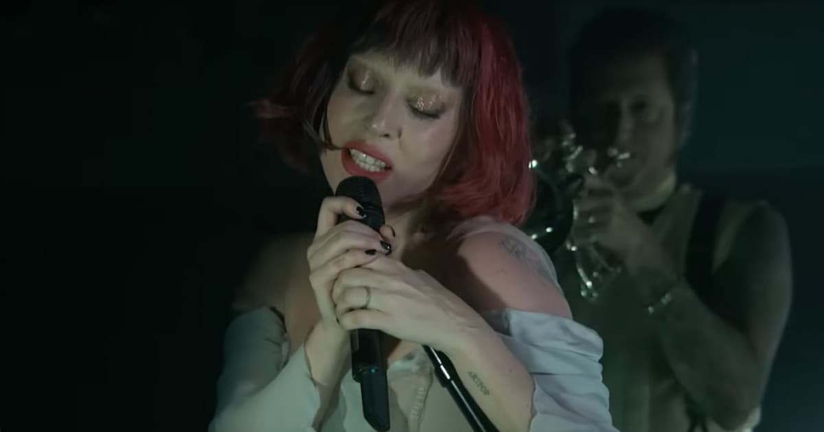 Lady Gaga a jej živé vystúpenie k novinke „Happy Mistake“
