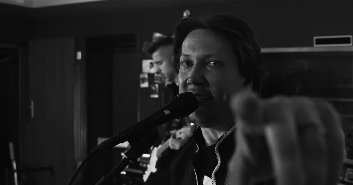 Peter Cmorik predstavil titulnú pieseň z nového albumu