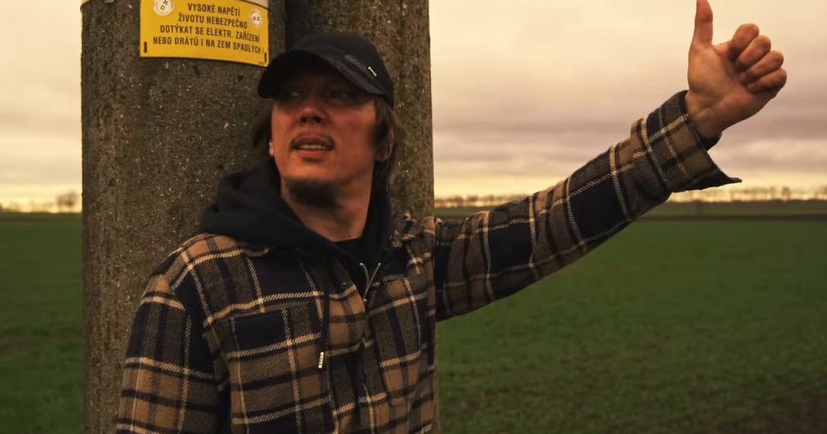 Peter Cmorik prináša ďalší singel "Som kto som"
