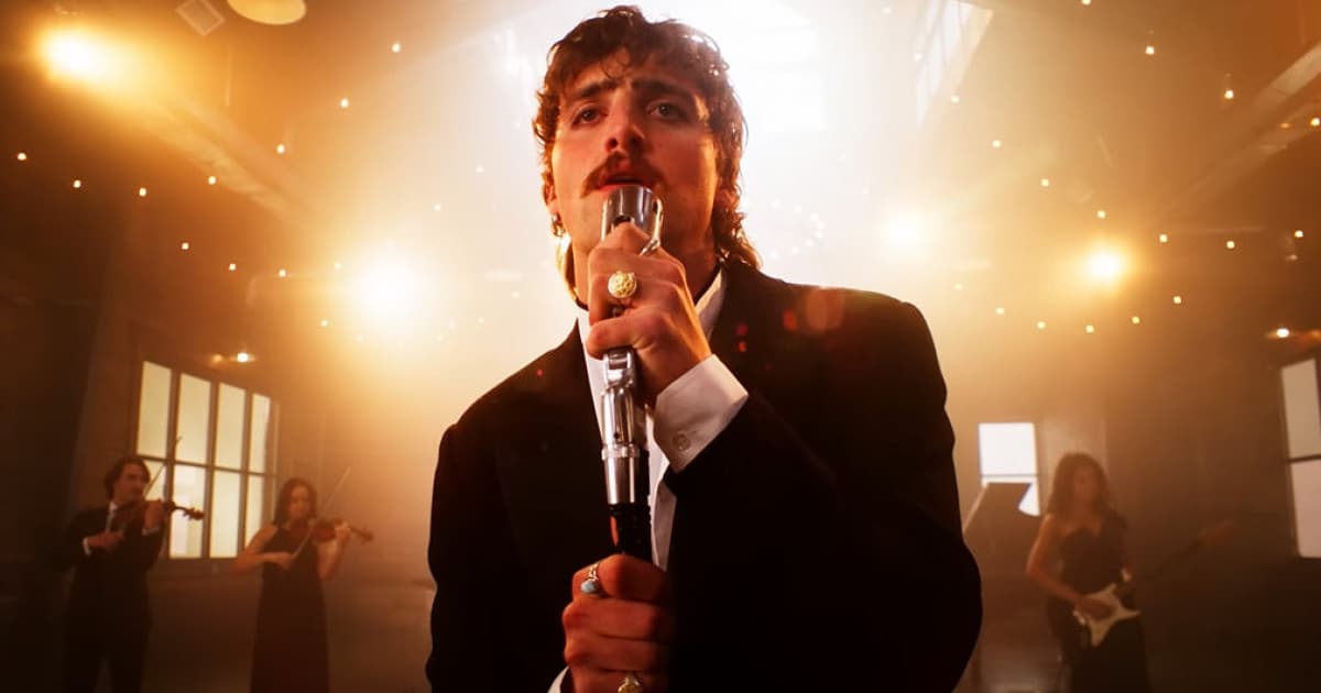 Benson Boone dojíma novým videoklipom "Momma Song"