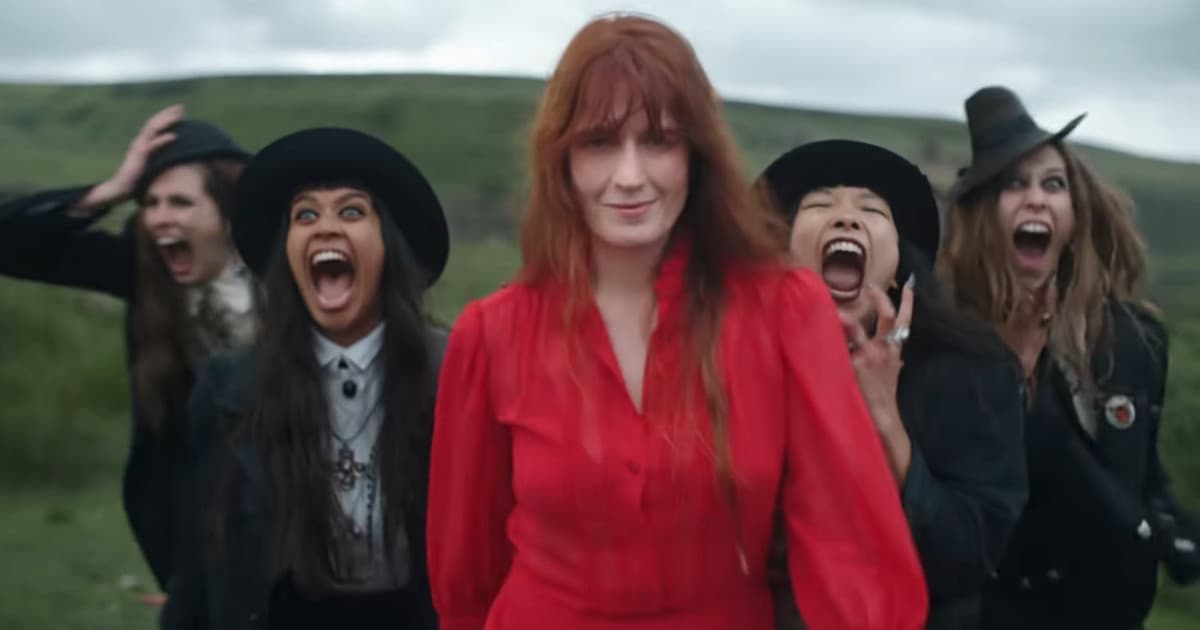 Florence + The Machine majú nový klip „Everybody Scream“