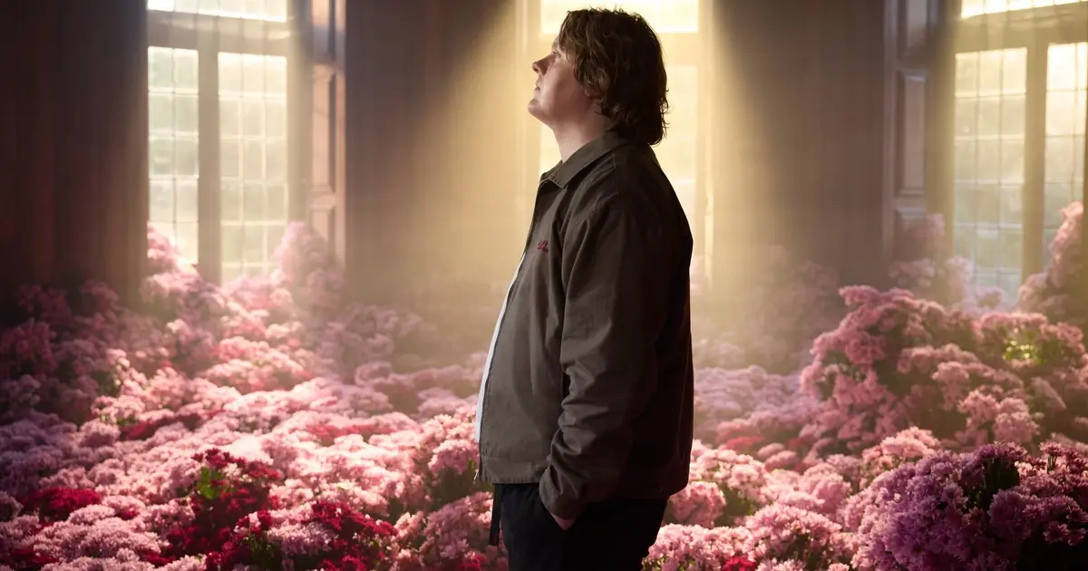Lewis Capaldi dojíma novou skladbou „The Day That I Die“