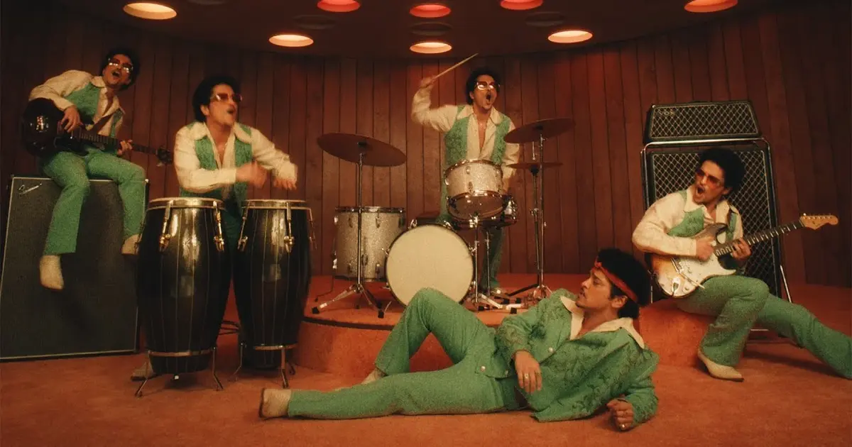 Bruno Mars je späť! Nový singel „I Just Might“ má aj štýlový klip